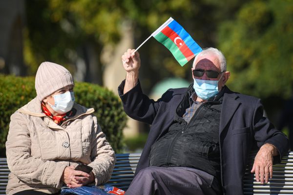 Акция на бакинском бульваре, приуроченная ко Дню Государственного флага - Sputnik Азербайджан