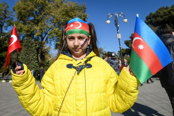 Акция на бакинском бульваре, приуроченная ко Дню Государственного флага - Sputnik Азербайджан