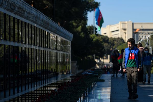 Многие граждане решили посвятить этот день памяти шехидов, павших в войне за территориальную целостность Азербайджана - Sputnik Азербайджан