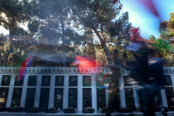 Многие граждане решили посвятить этот день памяти шехидов, павших в войне за территориальную целостность Азербайджана - Sputnik Азербайджан