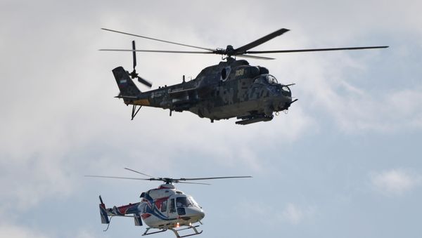 Вертолеты Ми-24 (вверху) - Sputnik Азербайджан