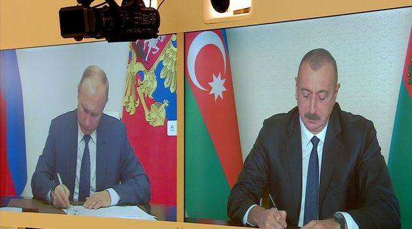 Алиев: сегодня ставится точка в урегулировании конфликта между Арменией и Азербайджаном Алиев: сегодня ставится точка в урегулировании конфликта между Арменией и Азербайджаном - Sputnik Азербайджан