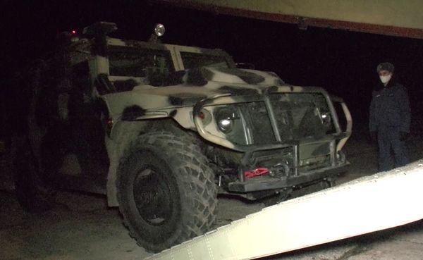 Погрузка военной техники и личного состава в Ил-76 на аэродроме Ульяновск-Восточный - Sputnik Азербайджан