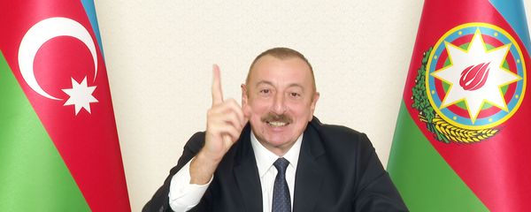 Президент Ильхам Алиев во время обращения к народу - Sputnik Азербайджан