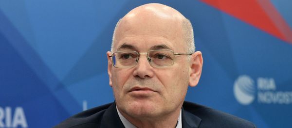 Владимир Круглый - член комитета по социальной политике Совета Федерации РФ, заслуженный врач России  - Sputnik Азербайджан