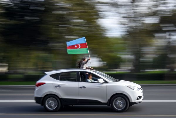 Atəşkəs bəyanatından sonra Bakıda vəziyyət - Sputnik Азербайджан