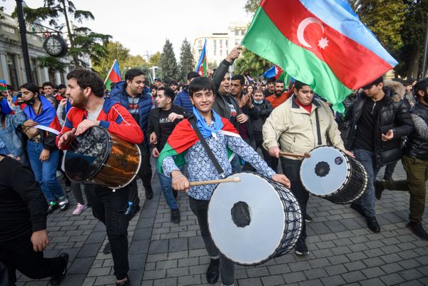 Atəşkəs bəyanatından sonra Bakıda vəziyyət - Sputnik Азербайджан