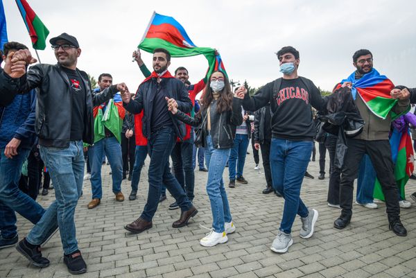 Atəşkəs bəyanatından sonra Bakıda vəziyyət - Sputnik Азербайджан