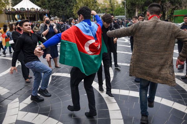 Atəşkəs bəyanatından sonra Bakıda vəziyyət - Sputnik Азербайджан