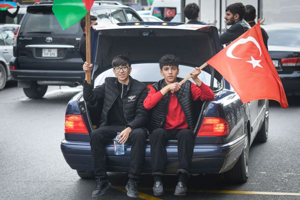 Atəşkəs bəyanatından sonra Bakıda vəziyyət - Sputnik Азербайджан