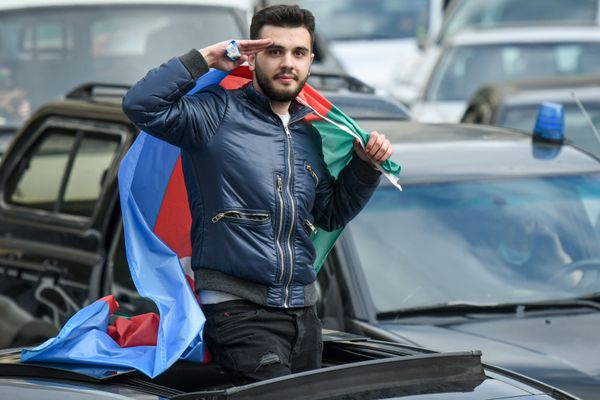 Atəşkəs bəyanatından sonra Bakıda vəziyyət - Sputnik Азербайджан