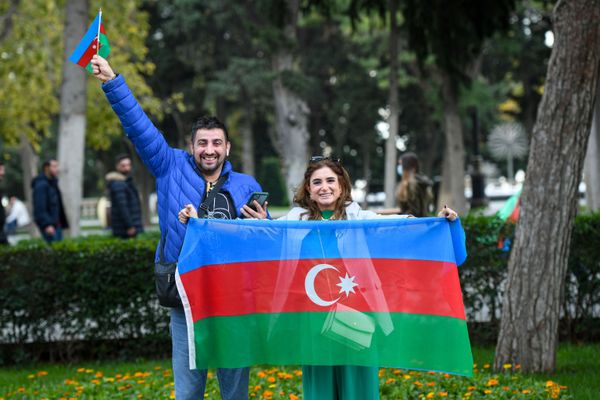 Atəşkəs bəyanatından sonra Bakıda vəziyyət - Sputnik Азербайджан