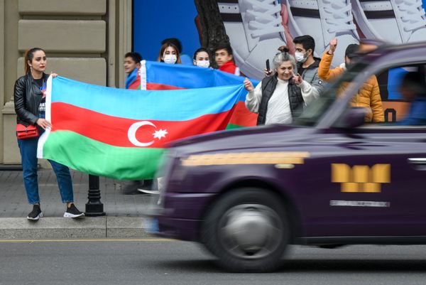 Atəşkəs bəyanatından sonra Bakıda vəziyyət - Sputnik Азербайджан