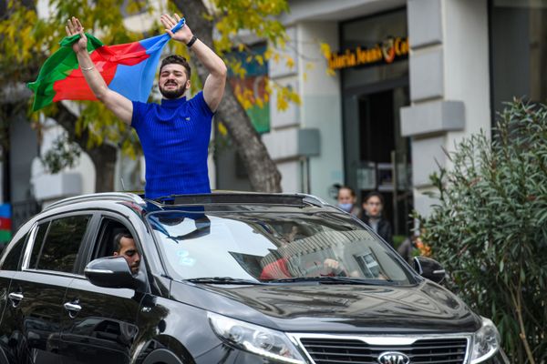 Atəşkəs bəyanatından sonra Bakıda vəziyyət - Sputnik Азербайджан