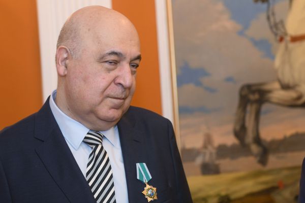 Азербайджанский писатель Чингиз Абдуллаев - Sputnik Азербайджан