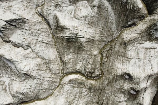 Потоки талой воды с ледника Лаохугоу № 12 в горах Цилянь в провинции Ганьсу, Китай - Sputnik Азербайджан