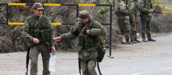 Российские военнослужащие из состава миротворческих сил патрулируют город Лачин, фото из архива - Sputnik Азербайджан