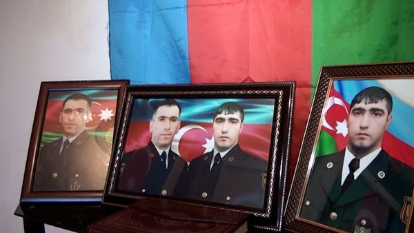 Азербайджанка вырастила настоящих героев: два брата погибли во имя Родины Азербайджанка вырастила настоящих героев: два брата погибли во имя Родины - Sputnik Азербайджан