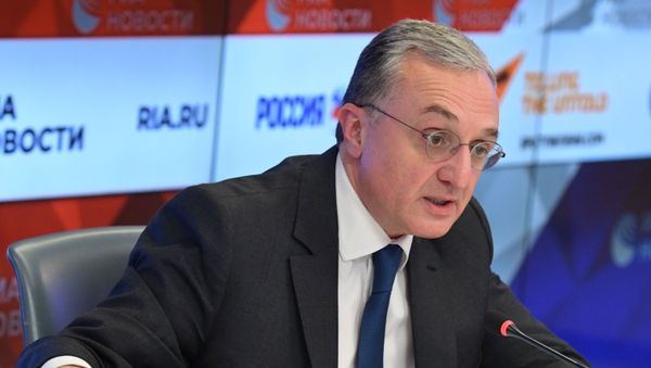 Министр иностранных дел Армении Зограб Мнацаканян во время онлайн-конференции в Международном мультимедийном пресс-центре МИА Россия сегодня(12 октября 2020). Москва - Sputnik Азербайджан