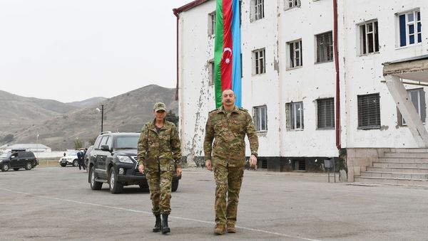 lham Əliyev və birinci xanım Mehriban Əliyeva işğaldan azad edilmiş rayonlarında - Sputnik Азербайджан
