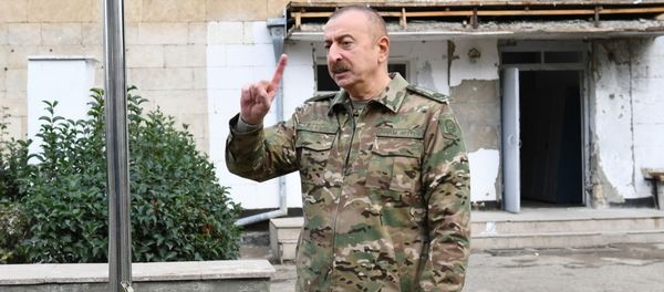 Prezident İlham Əliyev və birinci xanım Mehriban Əliyeva işğaldan azad edilmiş Füzuli və Cəbrayıl rayonlarında olublar - Sputnik Азербайджан