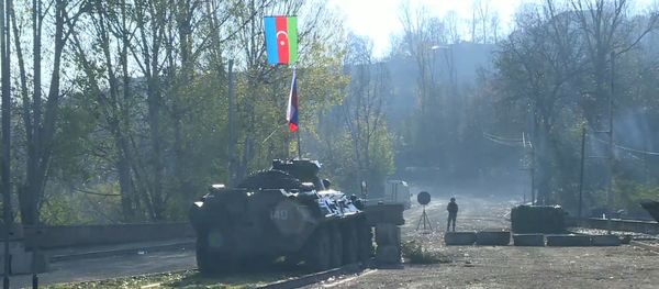 Российские миротворцы открыли движение по Лачинскому коридору – видео - Sputnik Азербайджан