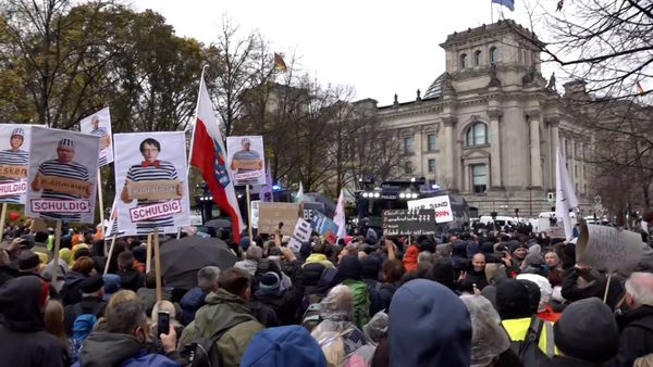 Против ограничений и локдауна. Волна протестов накрыла Европу - Sputnik Азербайджан