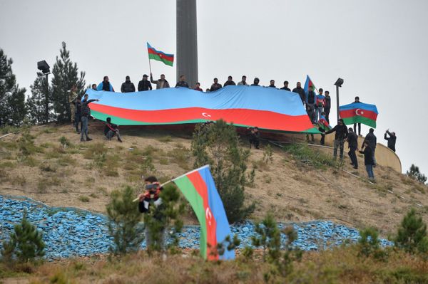 Граждане Азербайджана в поселке Кузанлы, временном административном центре Агдамского района. Административно Агдамский район входит в состав Азербайджана - Sputnik Азербайджан