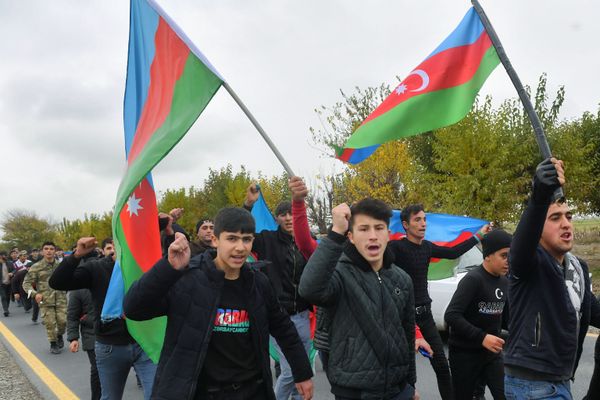 Граждане Азербайджана в поселке Кузанлы, временном административном центре Агдамского района. Административно Агдамский район входит в состав Азербайджана  - Sputnik Азербайджан