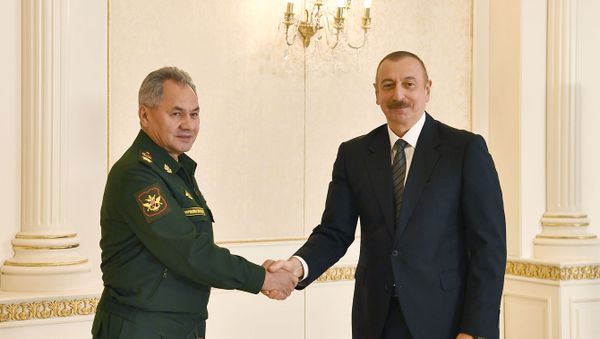 Prezident İlham Əliyev Rusiyanın müdafiə nazirinin başçılıq etdiyi nümayəndə heyətini qəbul edib - Sputnik Азербайджан