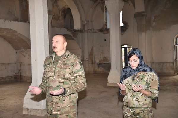Азербайджан освободил Агдам, Кельбаджар и Лачин без единого выстрела - президент Алиев - Sputnik Азербайджан