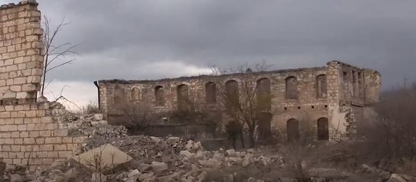 Как выглядят освобожденные села Абдал и Гюлаблы в Агдаме - видео Минобороны АР Как выглядят освобожденные села Абдал и Гюлаблы в Агдаме - видео Минобороны АР - Sputnik Азербайджан