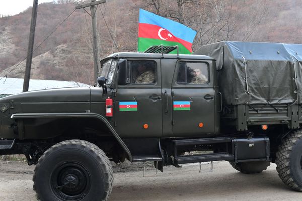 Азербайджанская армия вошла в Кельбаджарский район - Sputnik Азербайджан