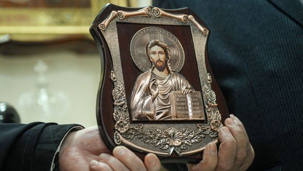 Православную икону, найденную в Гадруте, передали в храм Русской церкви в Баку - Sputnik Азербайджан