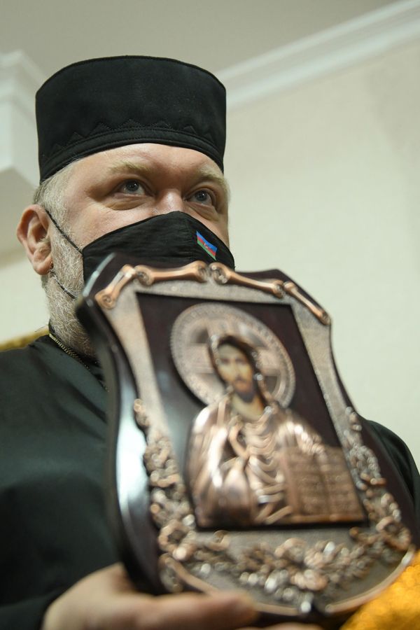 Православную икону, найденную в Гадруте, передали в храм Русской церкви в Баку - Sputnik Азербайджан