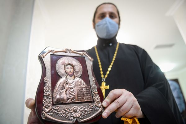 Православную икону, найденную в Гадруте, передали в храм Русской церкви в Баку - Sputnik Азербайджан