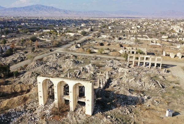 Dağıdılmış Ağdam şəhərinə mənzərə - Sputnik Азербайджан