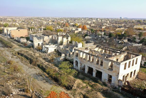 Dağıdılmış Ağdam şəhərinə mənzərə - Sputnik Азербайджан