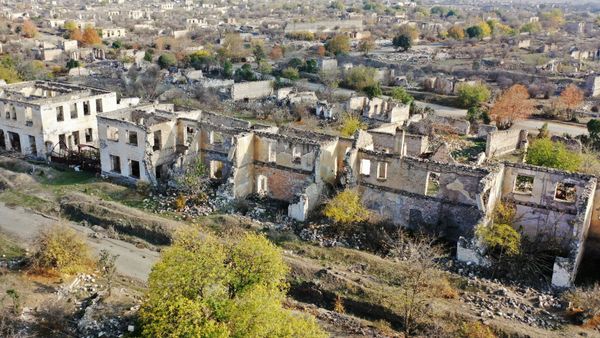 Dağıdılmış Ağdam şəhərinə mənzərə - Sputnik Азербайджан