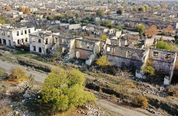 Dağıdılmış Ağdam şəhərinə mənzərə - Sputnik Азербайджан