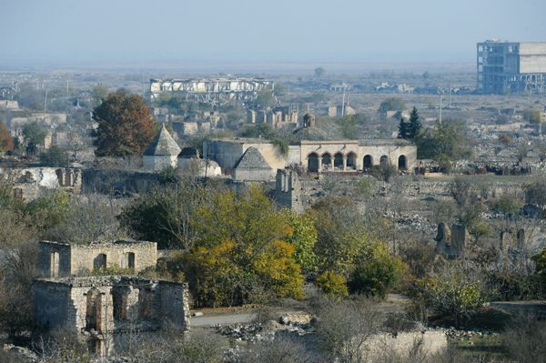 Dağıdılmış Ağdam şəhərinə mənzərə - Sputnik Азербайджан