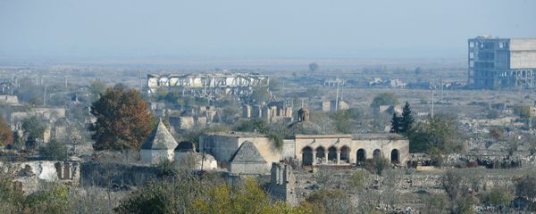 Dağıdılmış Ağdam şəhərinə mənzərə - Sputnik Азербайджан
