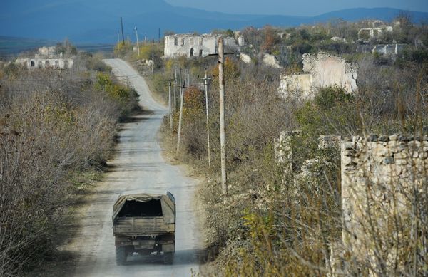Dağıdılmış Füzuli şəhərinə mənzərə - Sputnik Азербайджан