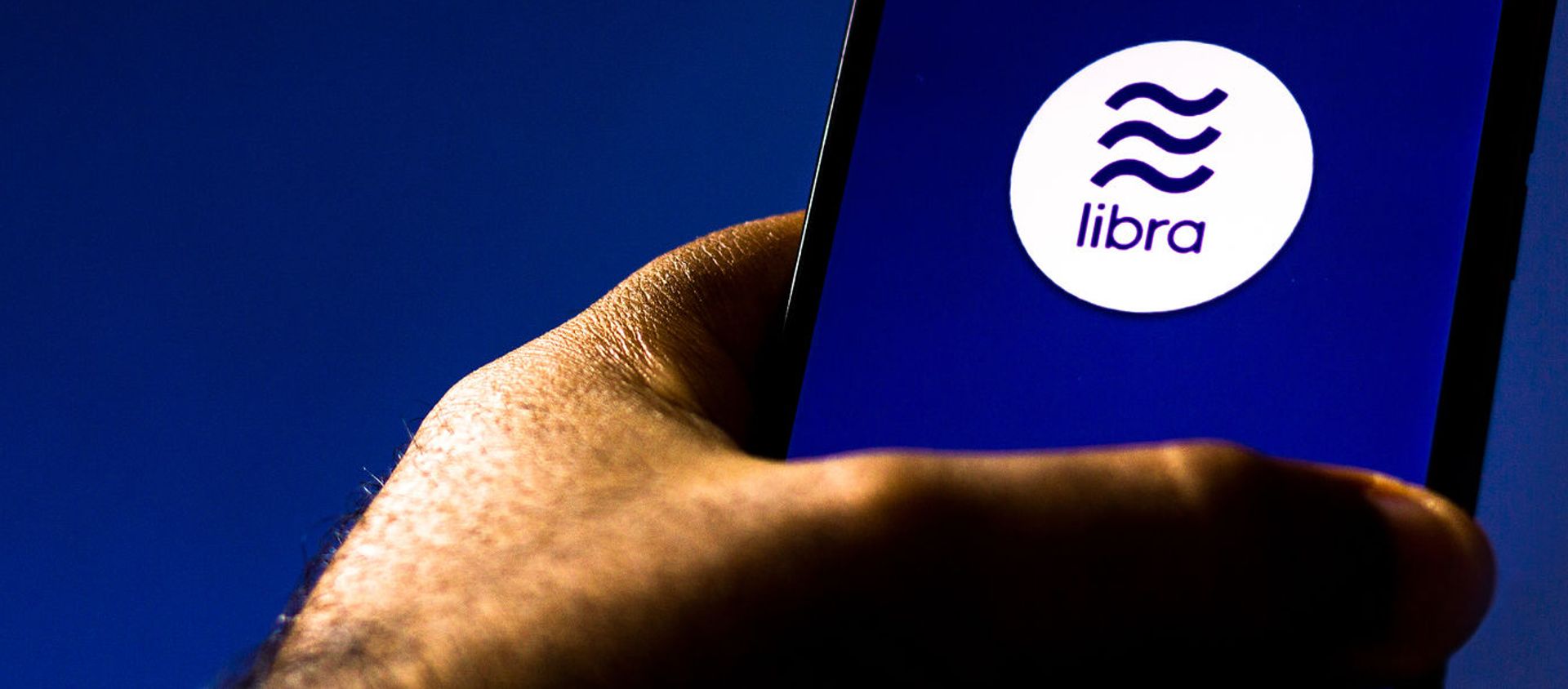 Facebook планирует выпустить криптовалюту Libra в январе 2021 года - Sputnik Азербайджан, 1920, 01.12.2020