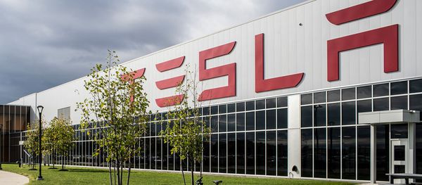 Tesla на историческом максимуме - Sputnik Азербайджан