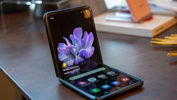 Складной смартфон Samsung Galaxy Z Flip 3: изучаем  - Sputnik Азербайджан