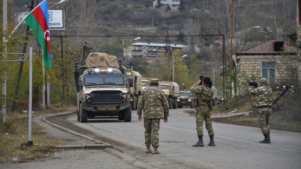 Колонна с азербайджанскими военными в Лачинском районе, фото из архива Колонна с азербайджанскими военными в Лачинском районе, фото из архива - Sputnik Азербайджан