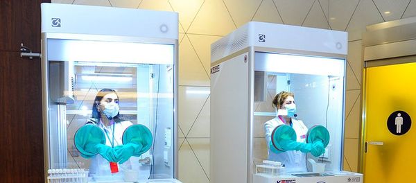 Корейские боксы для взятия проб на COVID-19 в бакинском аэропорту - Sputnik Азербайджан