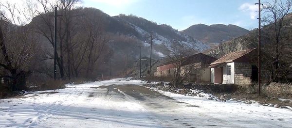 Минобороны Азербайджана показало село Зульфугарлы Кельбаджарского района - Sputnik Азербайджан