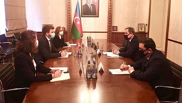 Министр иностранных дел Азербайджана Джейхун Байрамов принял регионального директора по Европе и Центральной Азии Международного комитета Красного Креста Мартина Шуэппа - Sputnik Азербайджан